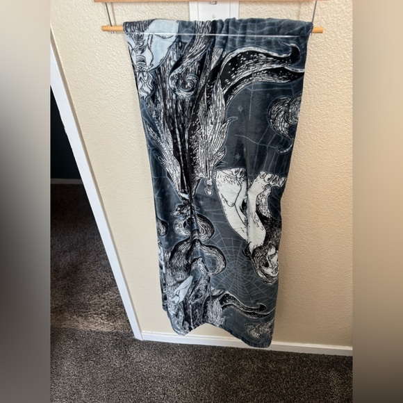 Disney Villains Black and Gray Plush Throw 50x70 BNWT - Picture 3 of 4